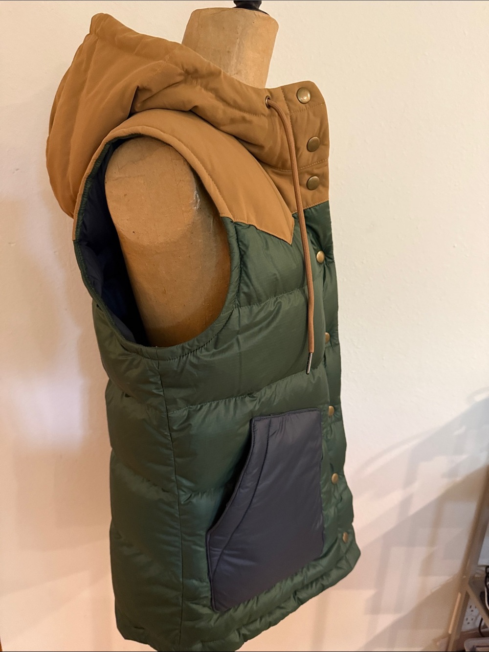 Patagonia M Bivy down vest blue green brown hooded snap front great condition - Picture 5 of 9